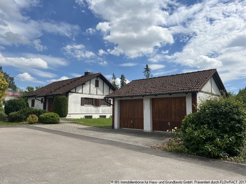 Gemütlicher, hochwertiger Bungalow mit Doppelgarage und Garten - ideal für 2 Personen